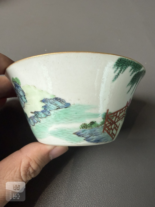 清嘉庆 粉彩西厢记人物图马蹄套杯一组五件 - 图20